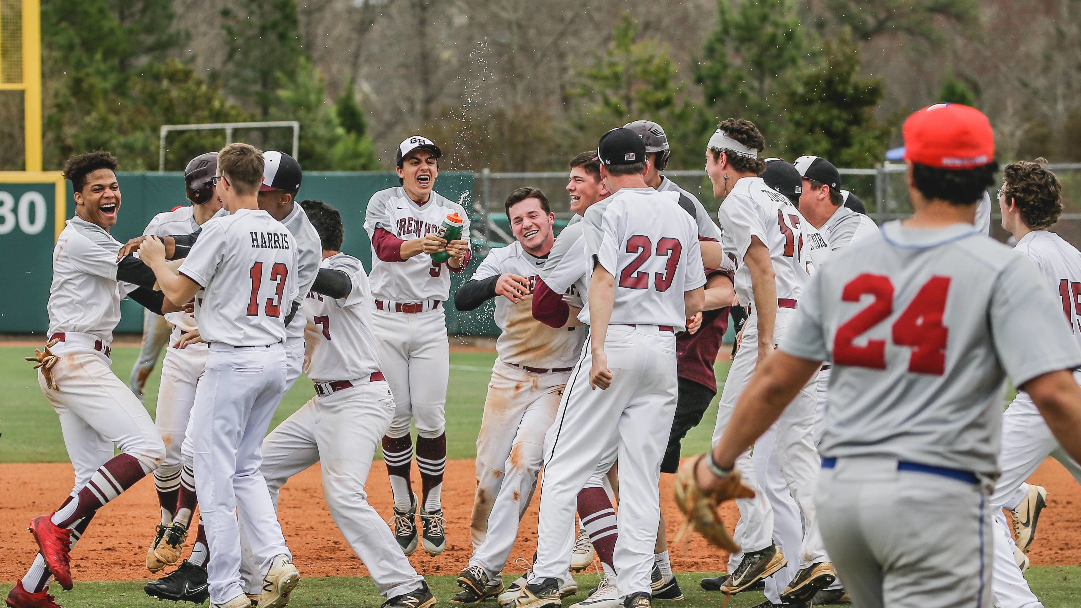 Bears Finish Game Strong in 13-8 Win At East Carolina - Mercer