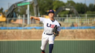 Nick Martinez escapes the jam, 10/14/2022