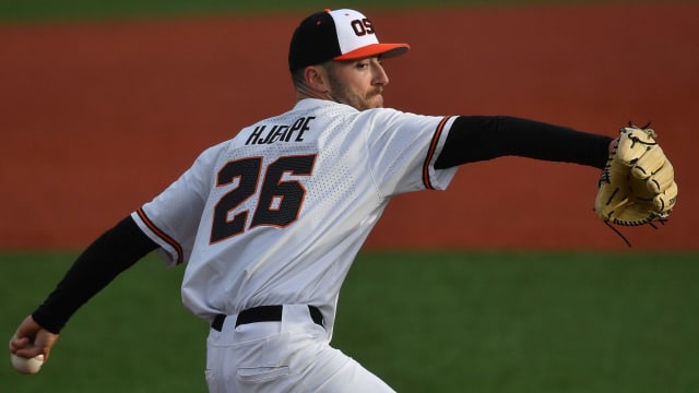 Tim Lincecum waits his turn, still yet to pitch