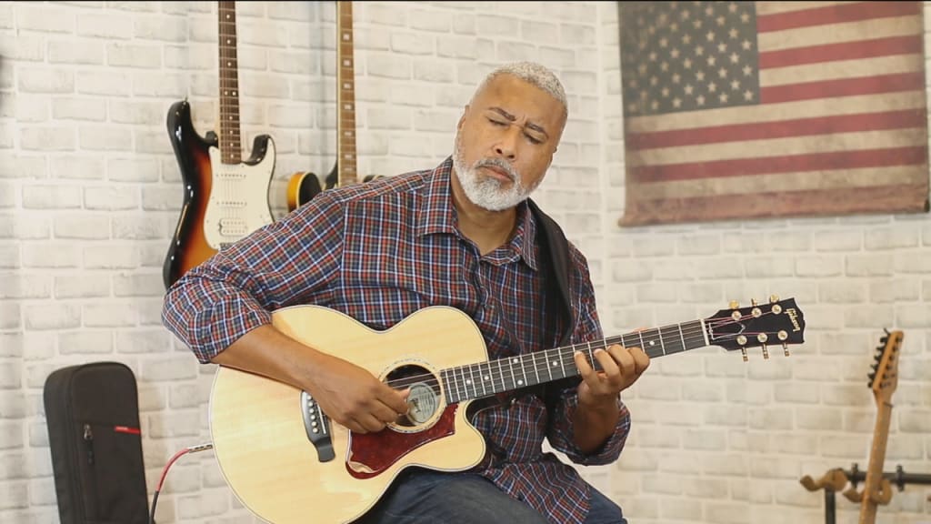 Bernie Williams performs national anthem on guitar 