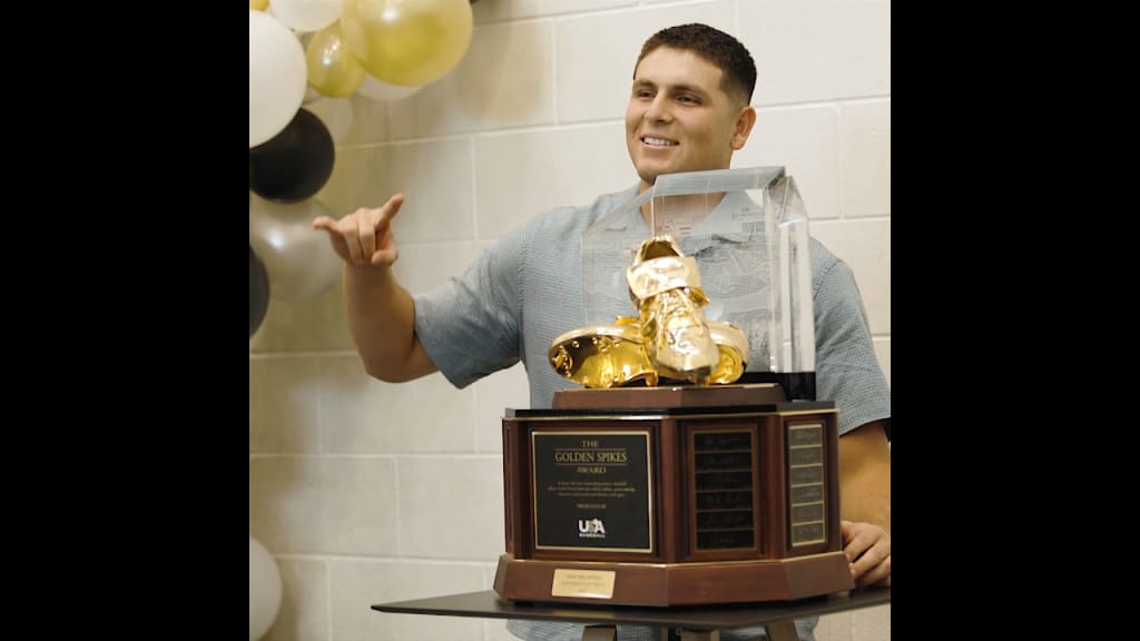 Texas' Ivan Melendez wins 2022 Golden Spikes Award, first in