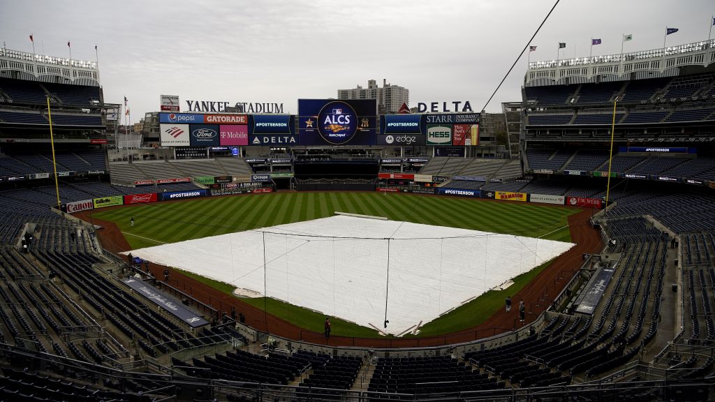 YankeesDiamondbacks game originally scheduled to be played on Saturday