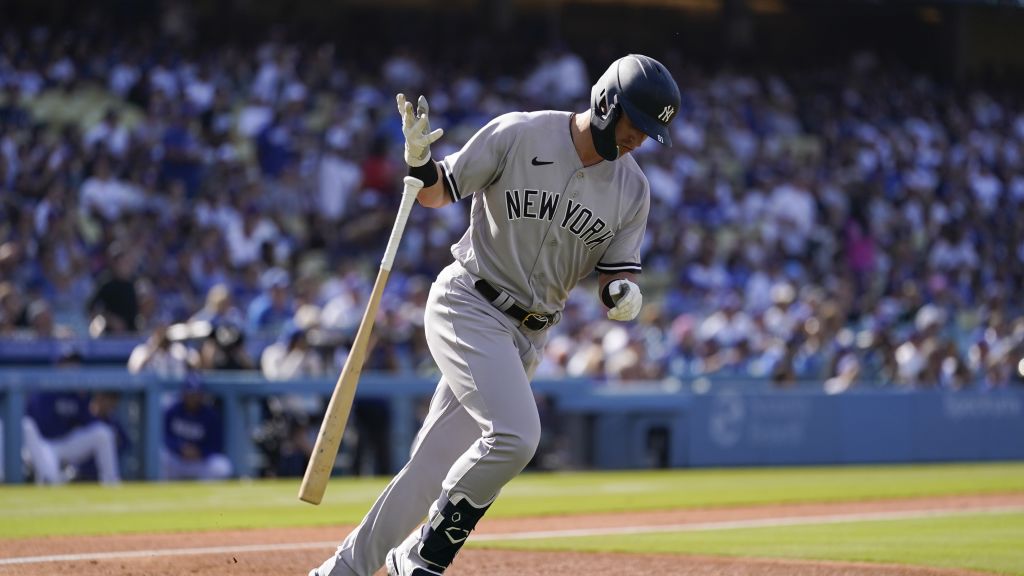 Yankees' Judge knocks open bullpen door while making running catch