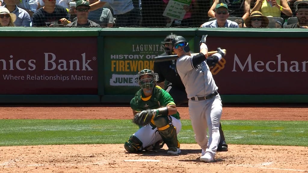 Josh Donaldson hits a no-doubt three-run homer