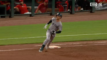 Cody Bellinger picks up his second double