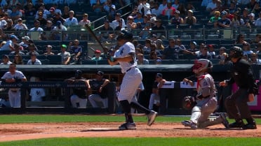 Giancarlo Stanton launches a solo homer