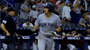 Anthony Volpe ties it up with a solo homer