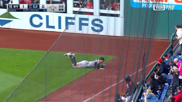 Aaron Judge makes a diving catch 
