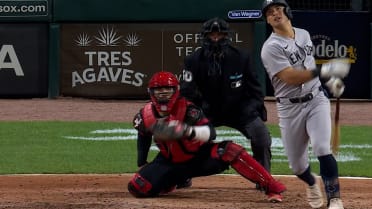 Anthony Volpe belts a two-run home run