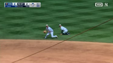 DJ LeMahieu makes a sensational sliding play
