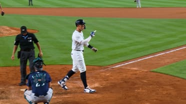 Aaron Judge hits his 34th home run of the season