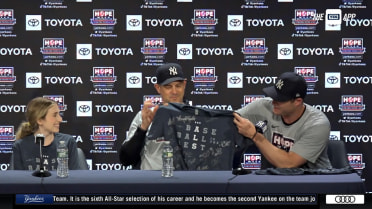 Yankees honor Sarah Langs during Hope Week