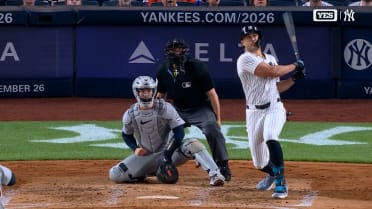 Giancarlo Stanton smacks solo home run