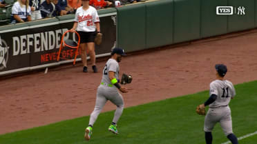 José Caballero makes an amazing catch in extras