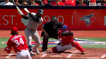 Jasson Domínguez drives in a run to put Yanks on the board