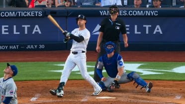 Cody Bellinger launches a two-run homer in the third inning