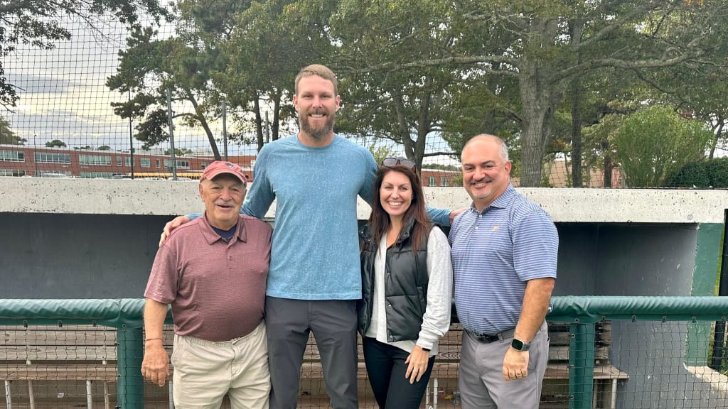 Chris Sale reunites with Y-D host dad at Red Wilson Field