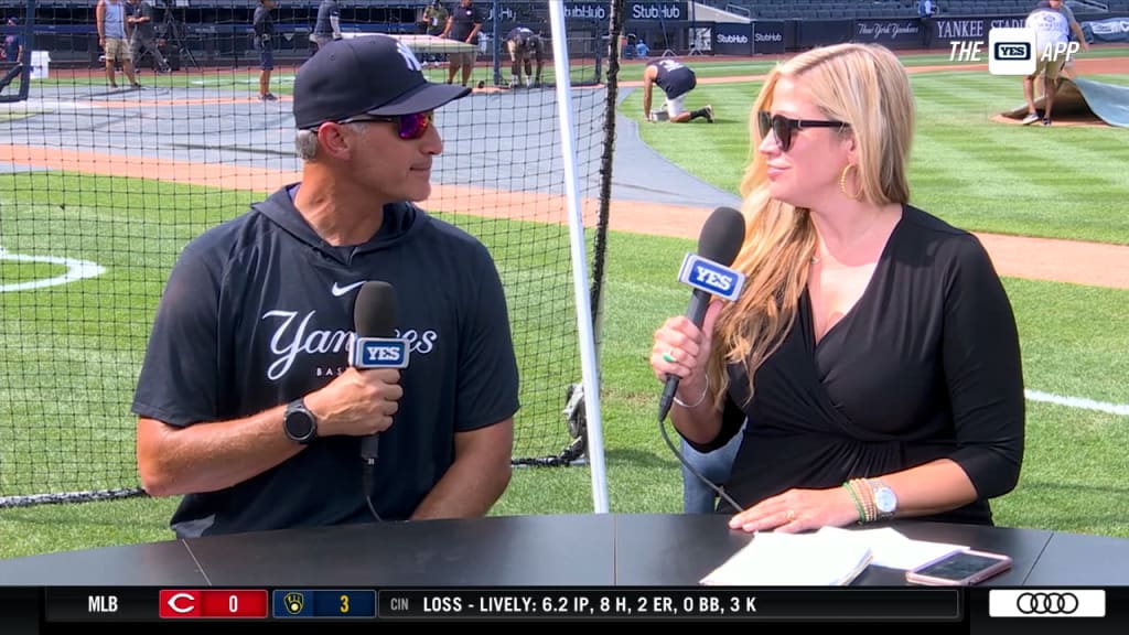 Andy Pettitte returns in pinstripes